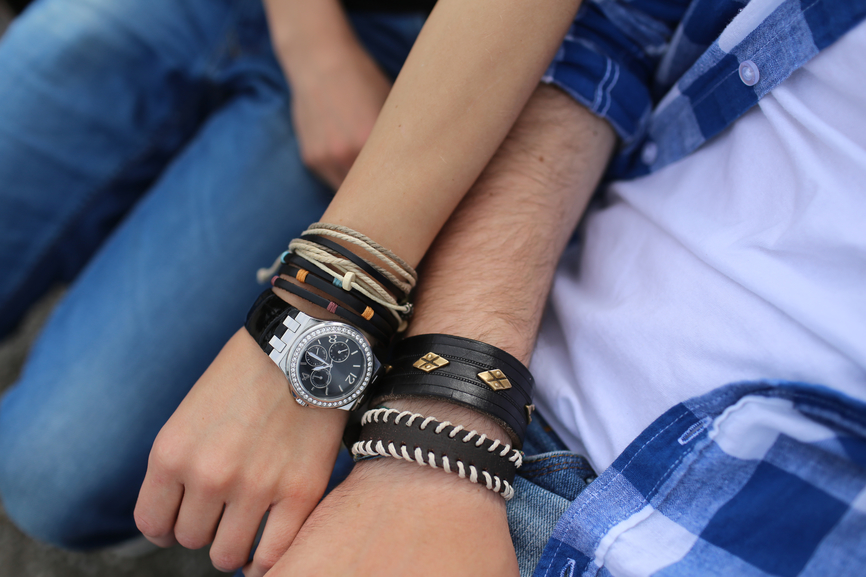 O relógio e as pulseiras fazem um duo estiloso que complementam